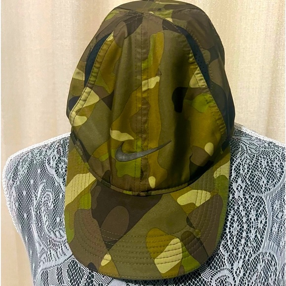 Nike Other - Featherlight dry, fit Nike camouflage cap